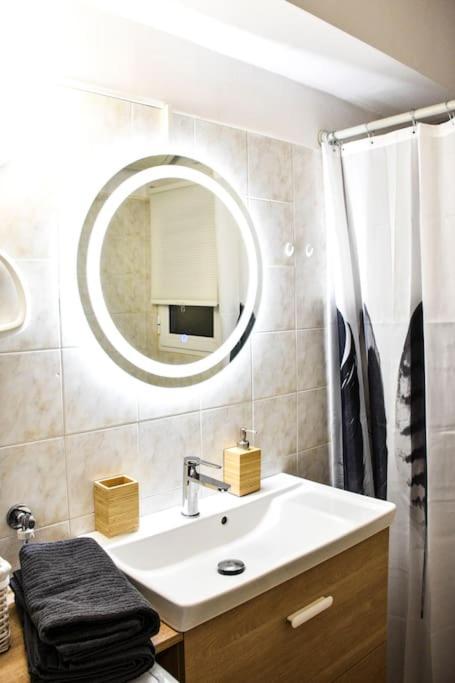 Newly Renovated-City Center Apartment Athens Luaran gambar