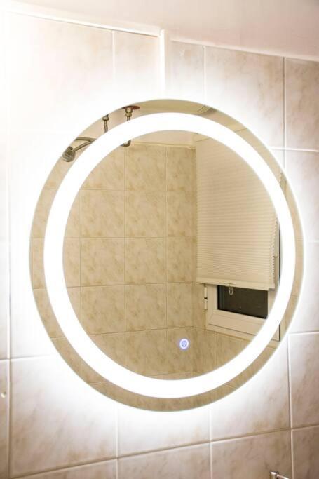 Newly Renovated-City Center Apartment Athens Luaran gambar
